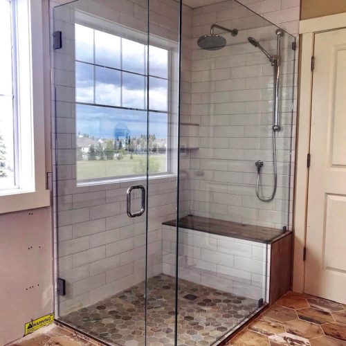 Frameless Shower With Clips & Bench